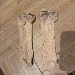 Cream Knit Knee-High Socks with Bow